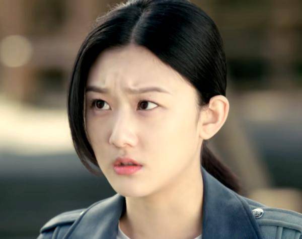 《勇者无惧》明显在捧袁雨萱,但从造型到演技,袁雨萱都备受吐槽