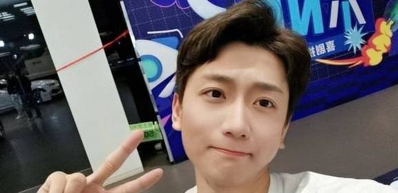 了解狗鑫的玩家都知道,在王者荣耀主播的圈子当中,狗鑫的实力能够排到