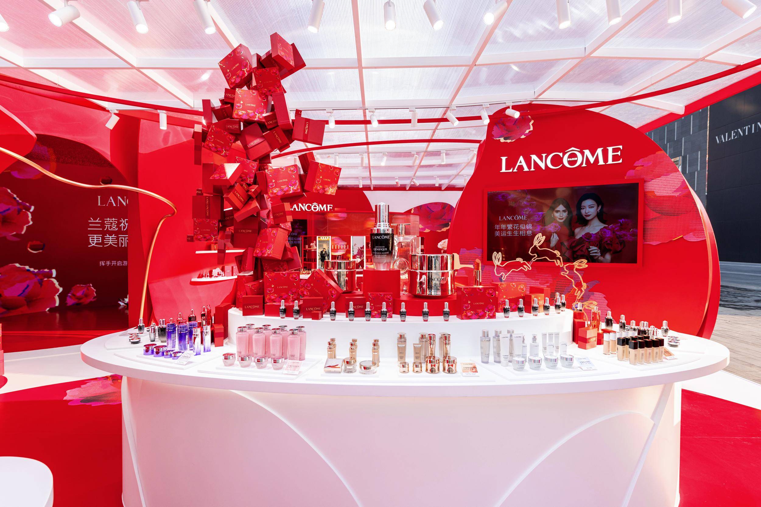 玫瑰盛放 美丽新年,兰蔻新年快闪店空降成都春熙路!