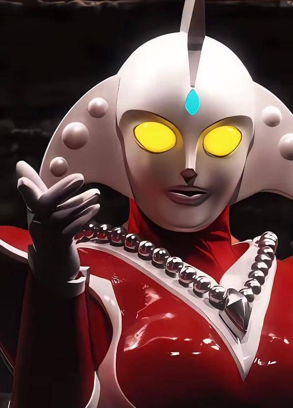 从光之国村姑进化成顶级美女超模聊聊成功翻身的贝斯奥特曼_安川_身材