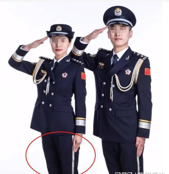 警礼服是2021年3月4日中国人民警察列装的警察礼服.