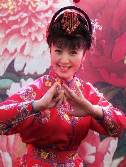 72岁的李静罕露面,近照显得年轻富态,你喜欢她饰演的大辣椒吗?