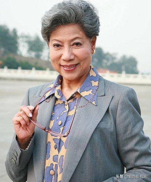 tvb"鬼后"罗兰奋斗史:初中辍学当临时演员,双料影后终身未嫁_角色