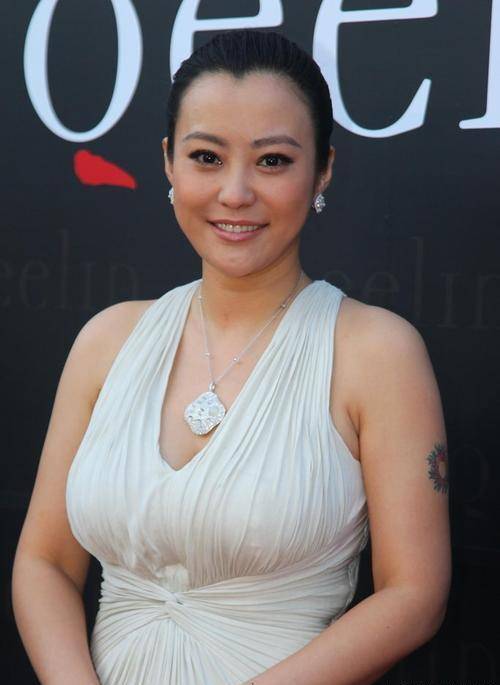 郝蕾vs高圆圆:二十年前同一部剧,郝蕾完胜,如今再看,物是人非_剧中