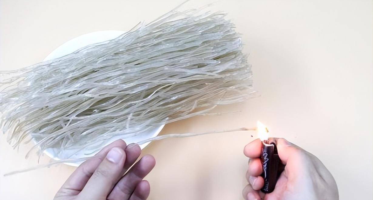 买红薯粉条时,牢记"5字口诀",一挑一个准买回家的妥妥真粉条_燃烧