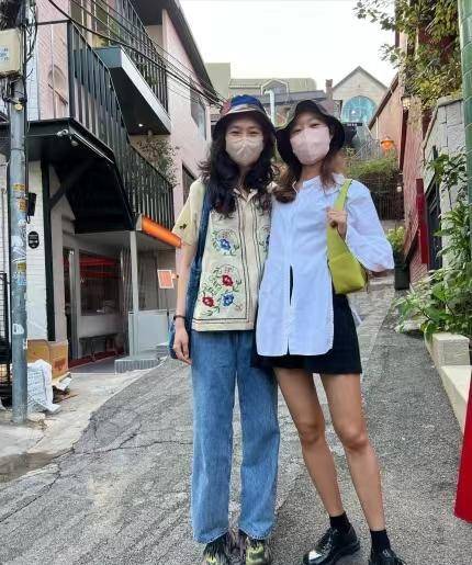 孔孝真与郑浩妍长得如同双胞胎姐妹相似到了连闺蜜也容易混淆_照片_差