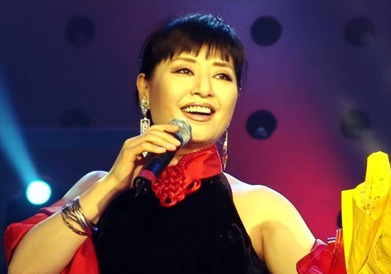 婚礼办完就分手,殷秀梅与程志分手后,邂逅大自己10岁的国外男人_事业