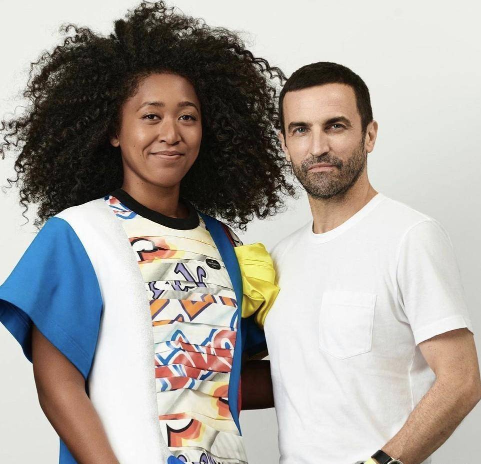 大坂直美的母亲是国外人,父亲是海地裔国外人.