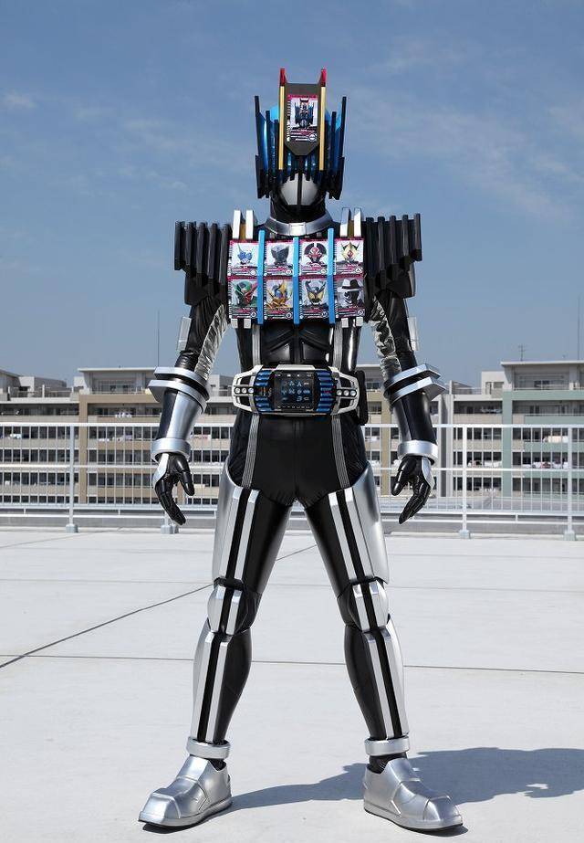 这数据说实话真心不够看的,不过放平成骑士中也不算差了,对于decade的