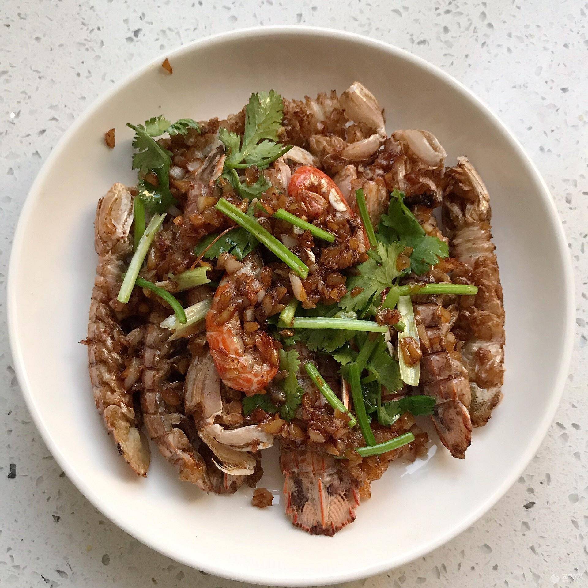 蒜香皮皮虾的做法_香菜_外皮_时候