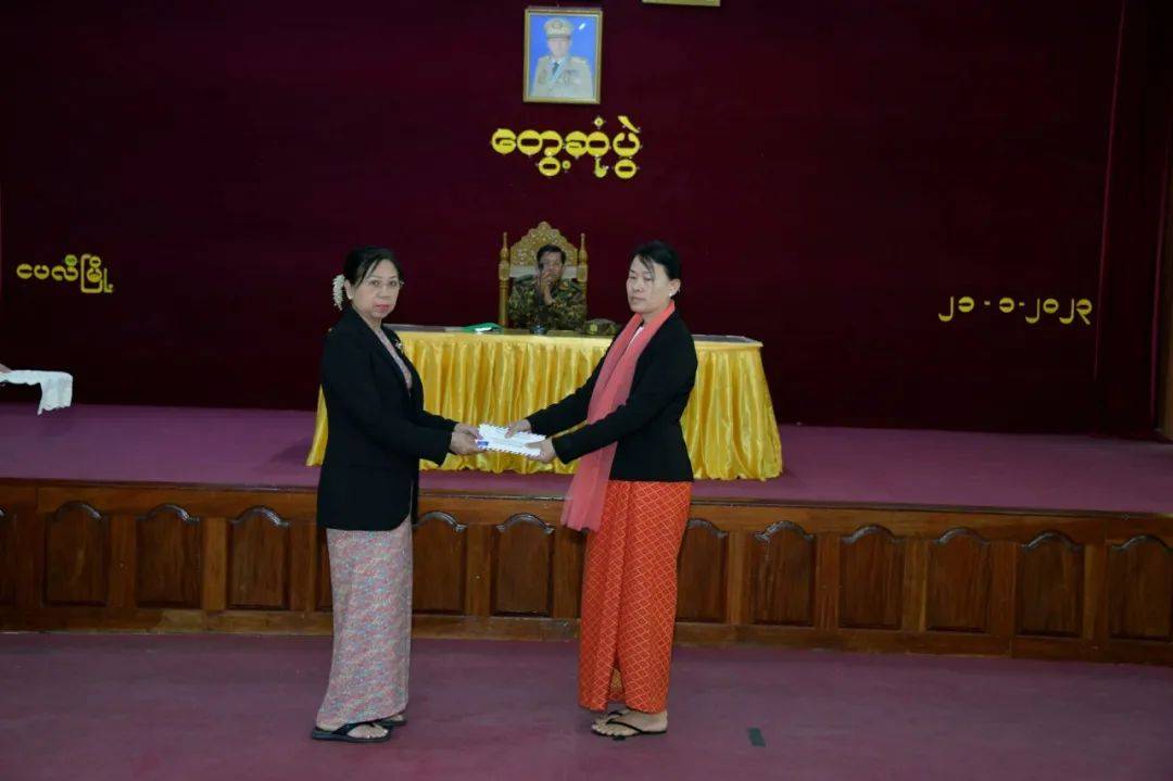 缅军总司令敏昂莱大将会见丹兑驻军官兵和家属_国家_经济_缅甸