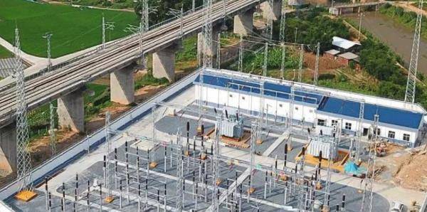 机场的名字叫作龙岩东肖机场,选址在了福建省龙岩市新罗区隘头村,航站