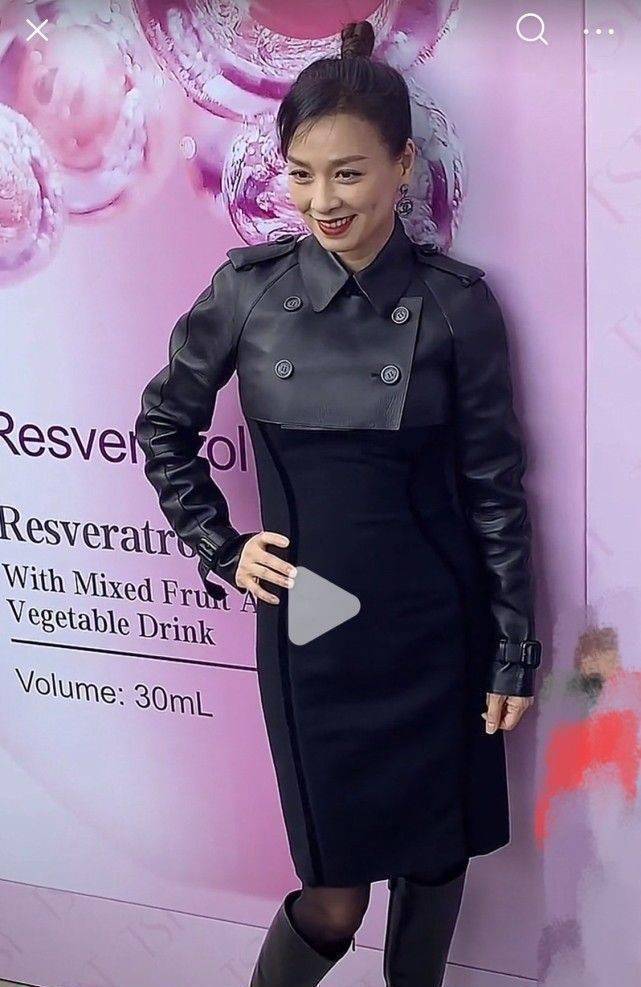 张庭不美颜又黑又老,穿的再年轻漂亮,这脸松弛下垂发腮明显啊!