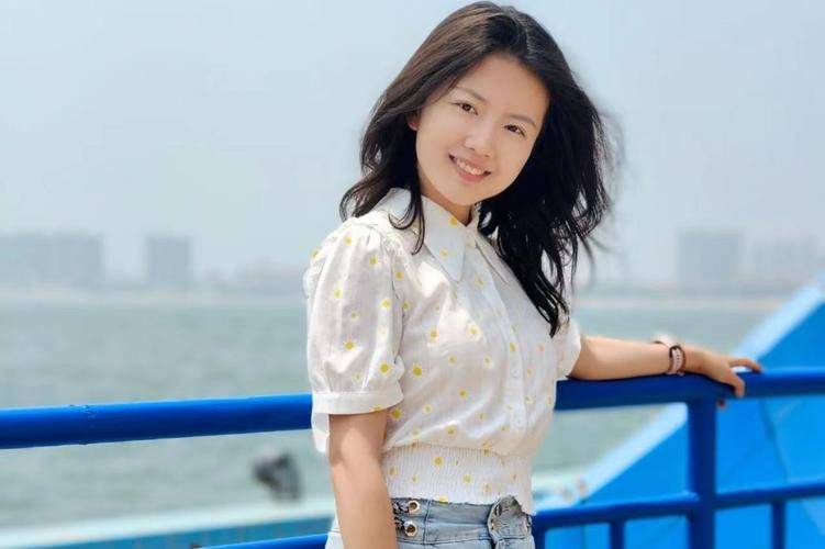 90后清华女博士获2021感动中国人物,她的经历,电影都不敢这么拍