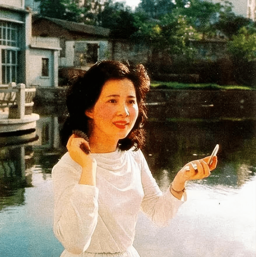 著名演员古月:从小父母双亡,68岁意外病逝,子女和妻子对簿公堂