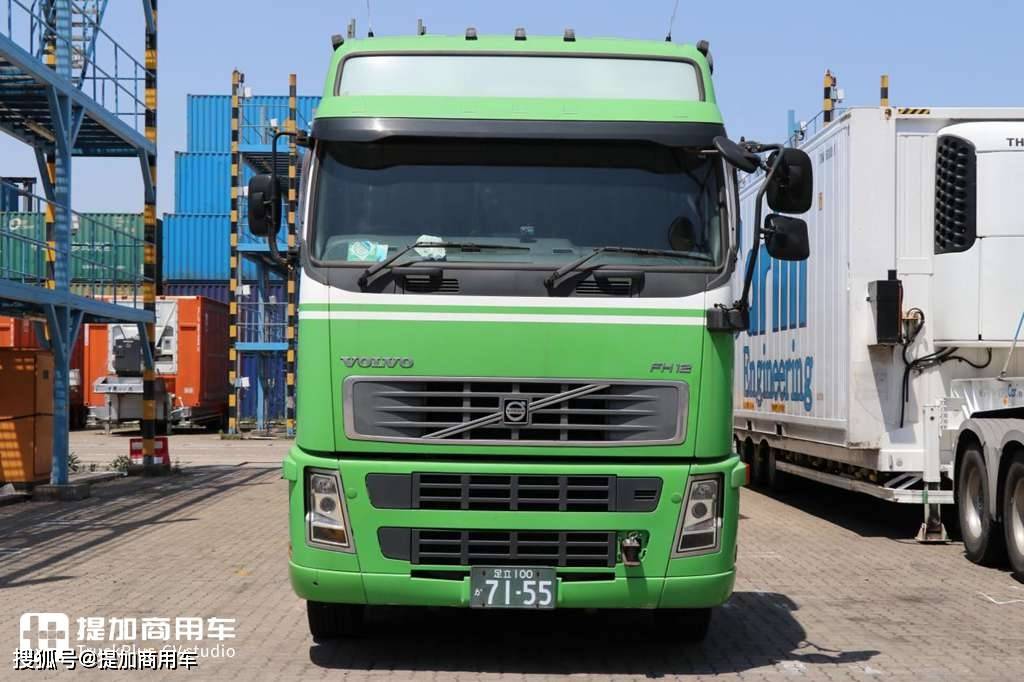 港口拍老卡车,还有悬挂日本牌照的沃尔沃fh12和奔驰mp2?