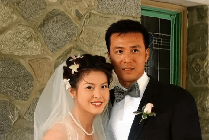 港星李婉华被控与中介诈骗港人5000万血汗钱,她发声喊冤不堪网暴