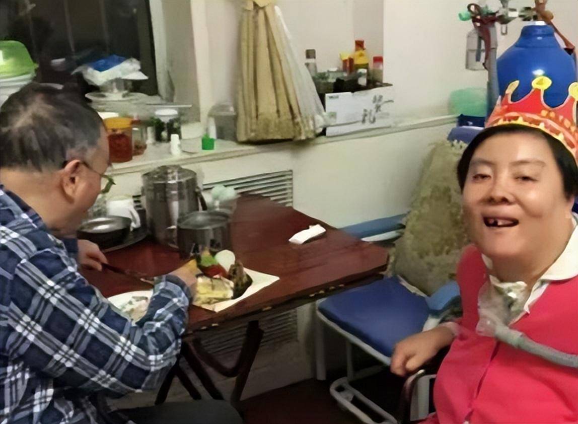 1984年大女儿北大坠崖,10年后小女儿在清华中毒,为何找不到凶手_吴今