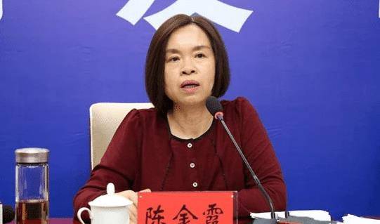 相比于以前涌金集团的多领域投资,现在陈金霞手中的涌金更加审慎了些