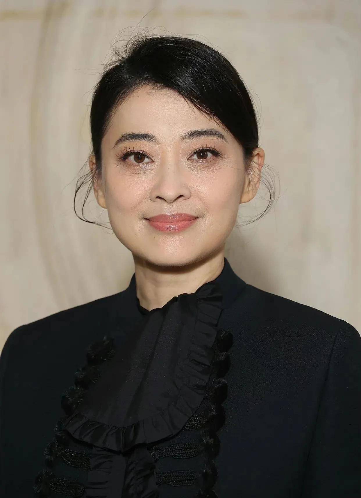 9岁女儿黑眼圈比她还重