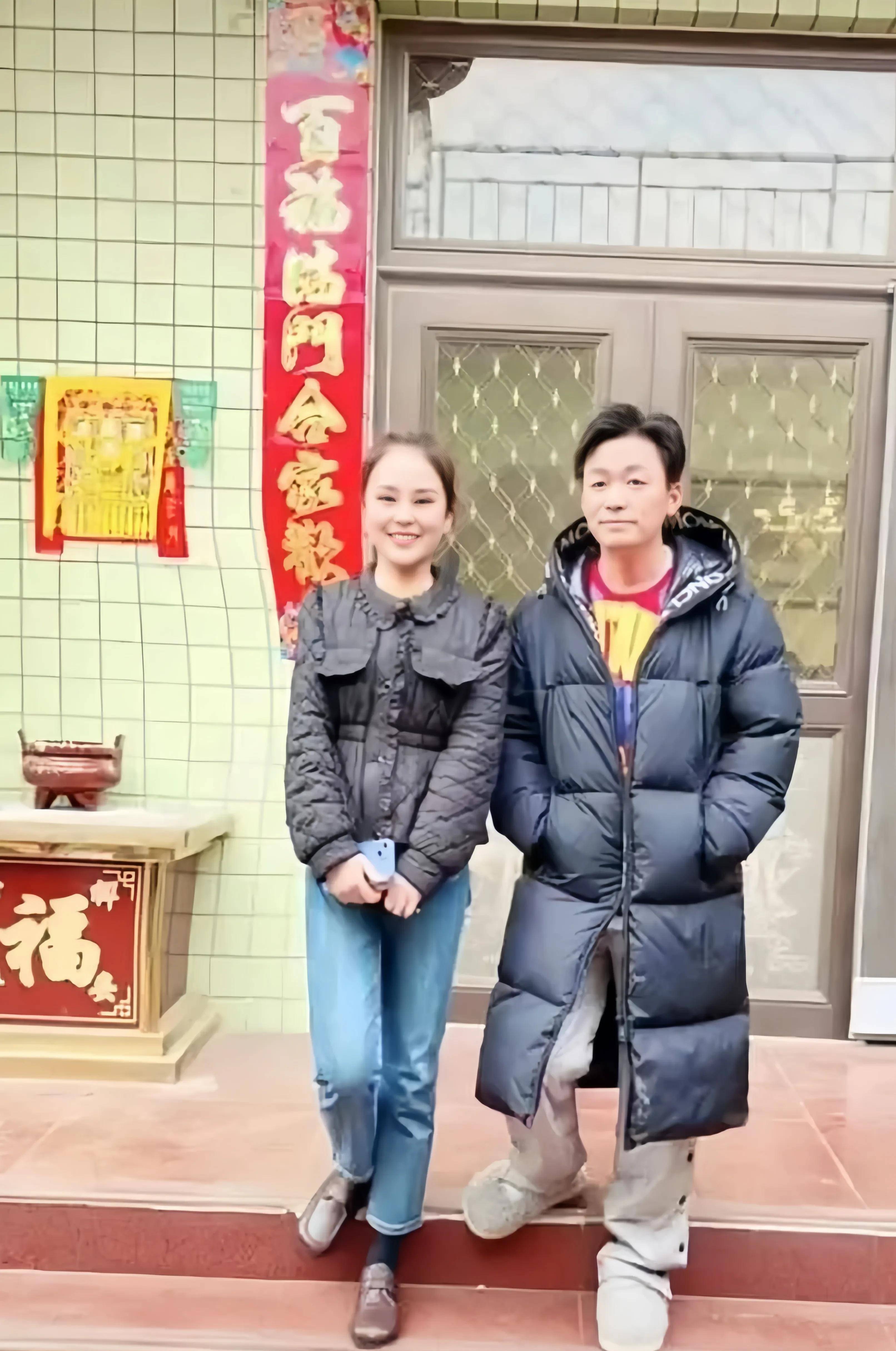 王宝强春节回老家过年和村民热情合影_网友_照片_微博