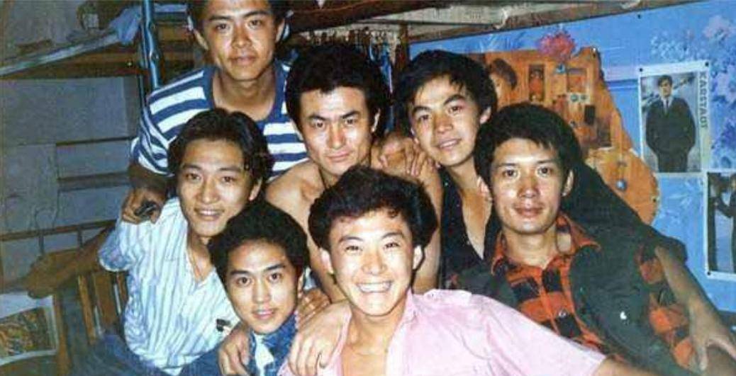 话剧演员王斑:16岁进中戏,对曹颖一见钟情,如今在话剧领域发光_北京人艺_实力派_流量