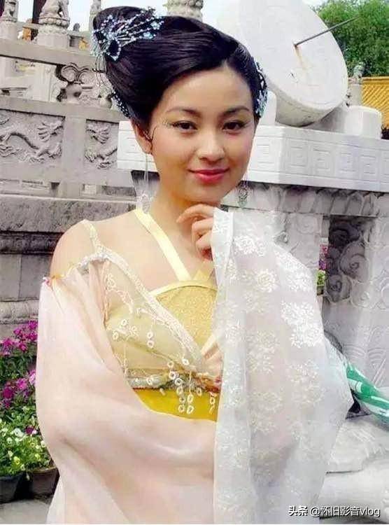 陈秀丽陈秀丽 周初明李铭顺,1988年获得新加坡"才华横溢出新秀"亚军