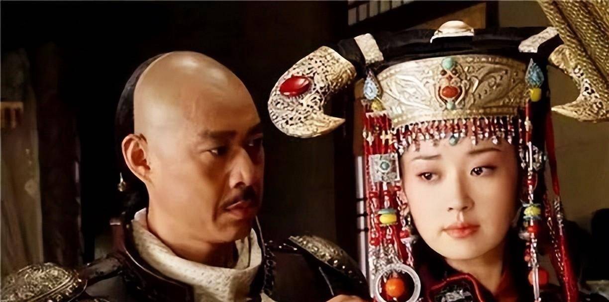 他便抱着赫舍里皇后温柔地说道:"赫舍里,我给咱们的儿子起名为胤礽,你