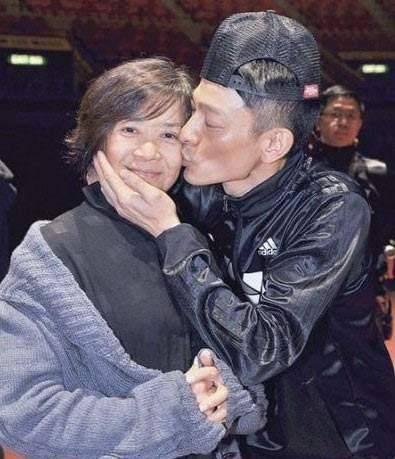 曾帮刘德华还款4千万,如今73岁家道中落,华仔:别怕,我养你_叶德娴