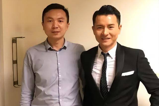 教海哗:因太像刘德华被央视签约,排场比本尊还大,出场费上百万