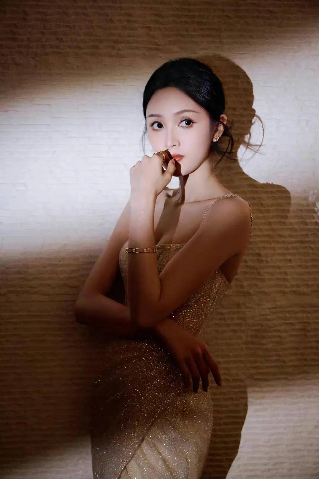 吴宣仪在海南唱春晚把人惊艳!