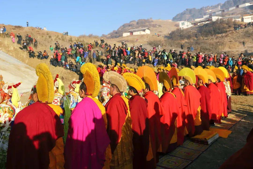 正月里一年仅一次的"甘南晒佛节"盛会, 出发前让你了解更多一些!