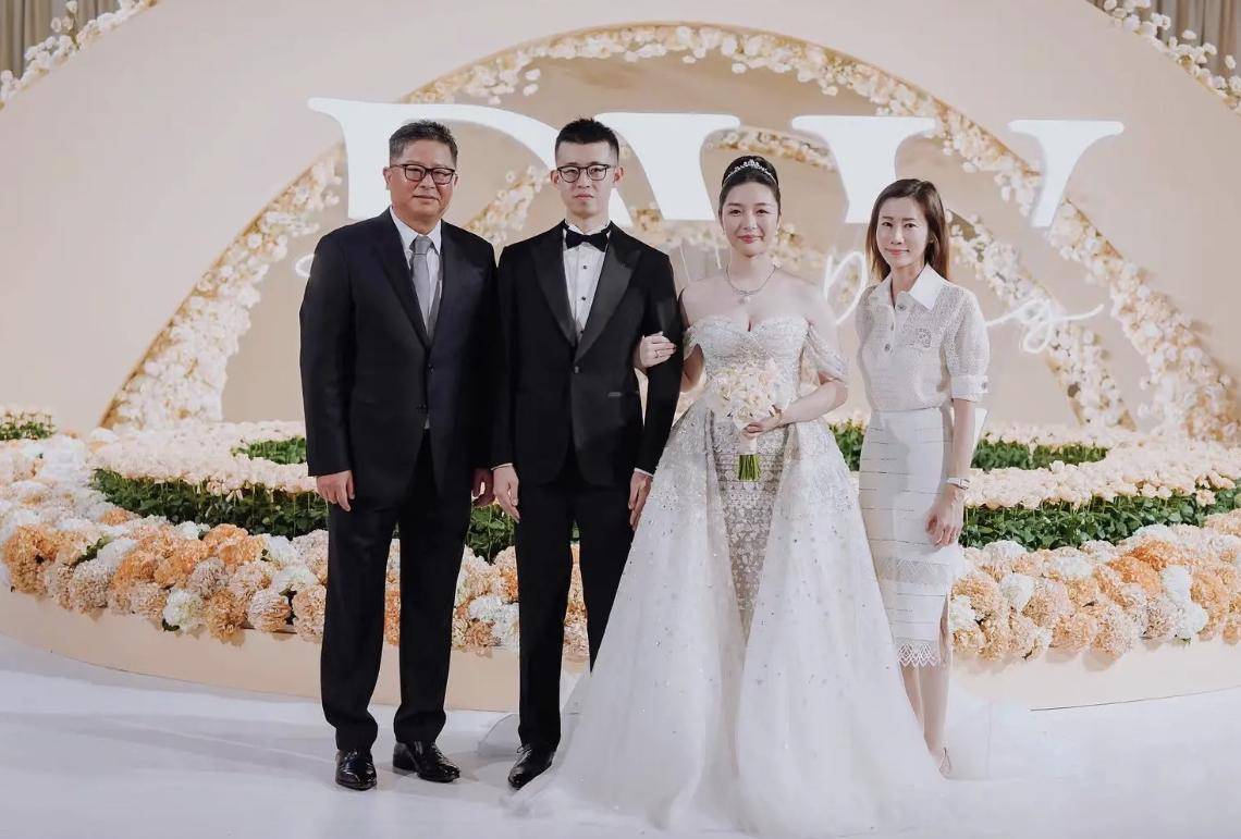 安踏太子爷官宣结婚!