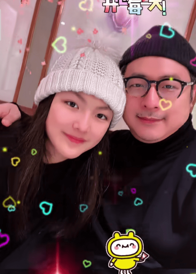 李湘与前夫陪女儿国外过年,王岳伦父女久违同框,王诗龄又瘦又美_照片