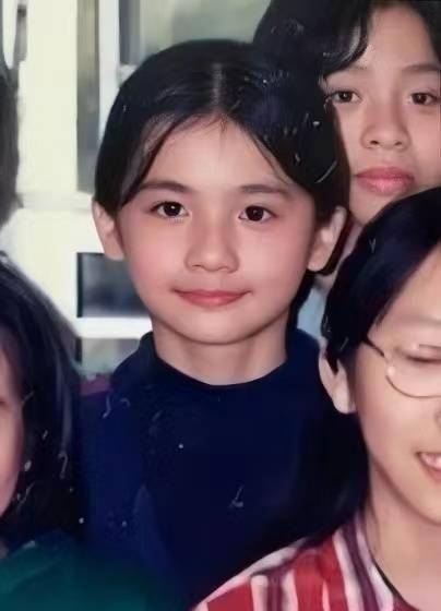 阿sa年少时闪电刘海居然是自己剪的,小时候好可爱呀_阿娇_陈伟霆_工作