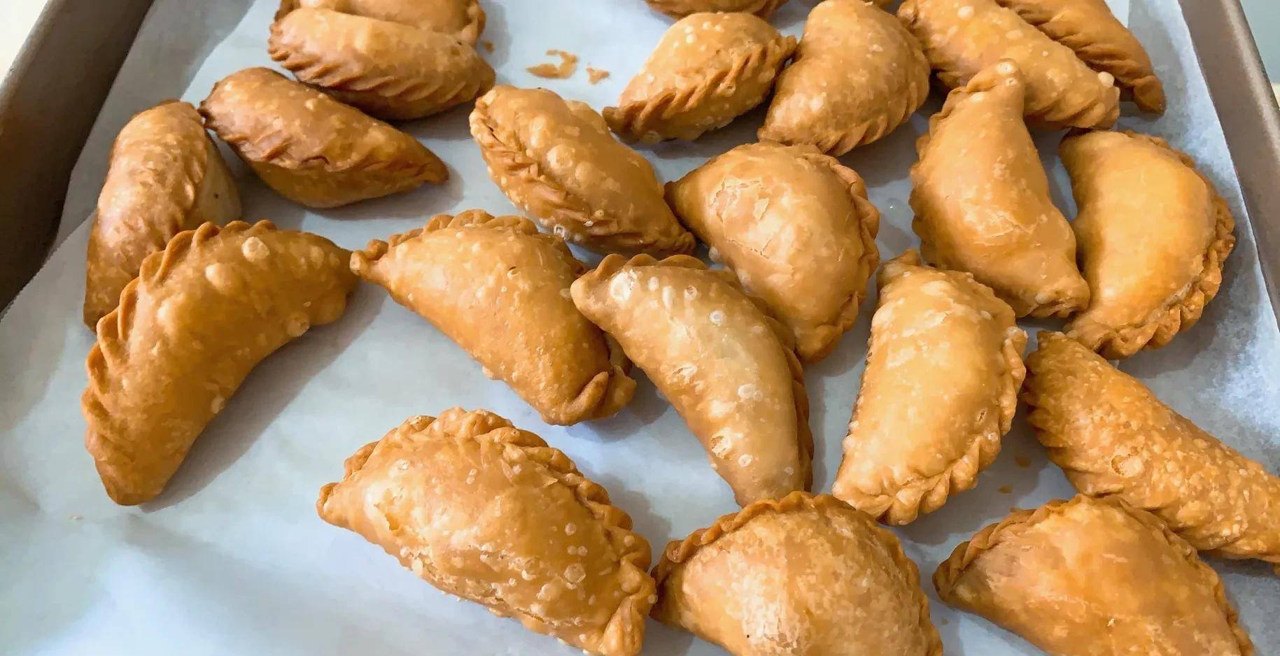 广东特色贺年小吃炸油角仔,寓意家润屋肥,酥脆美味,新手没难度_香港