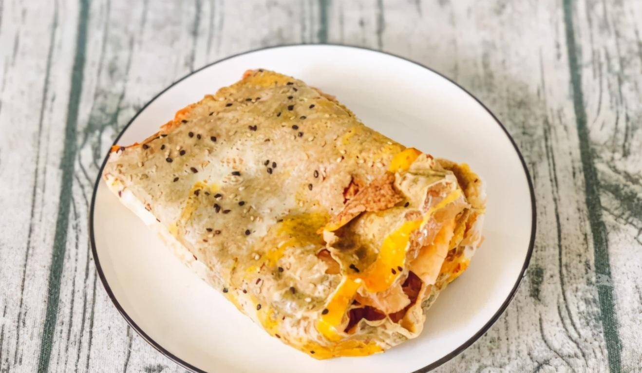 天津这家煎饼果子太牛了,凌晨一两点仍排长队,7个员工忙不停_味道
