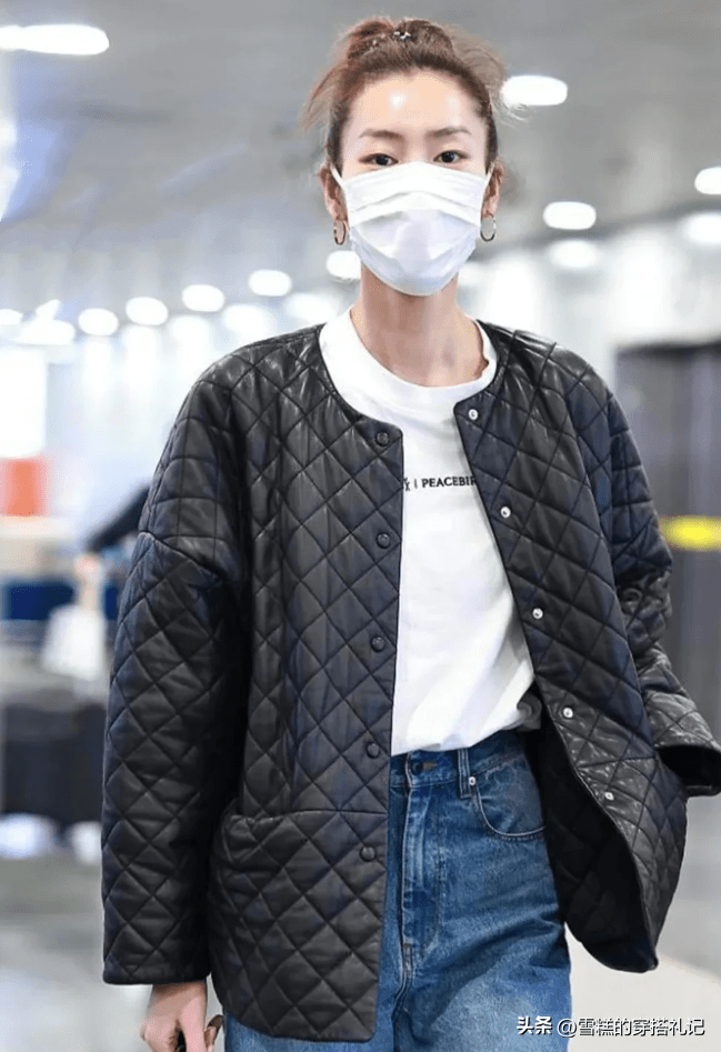 刘雯带火了一种外套叫“绗缝羽绒服”，时髦显瘦，超适合微胖女生_进行_身形_线条
