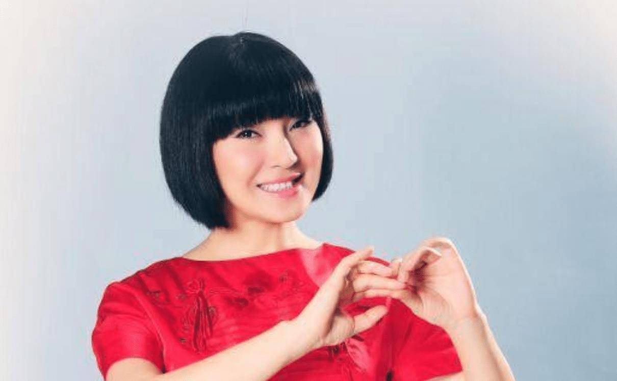 相信很多人都非常熟悉,陈红是内地知名女歌手,也是国家一级演员,陈红