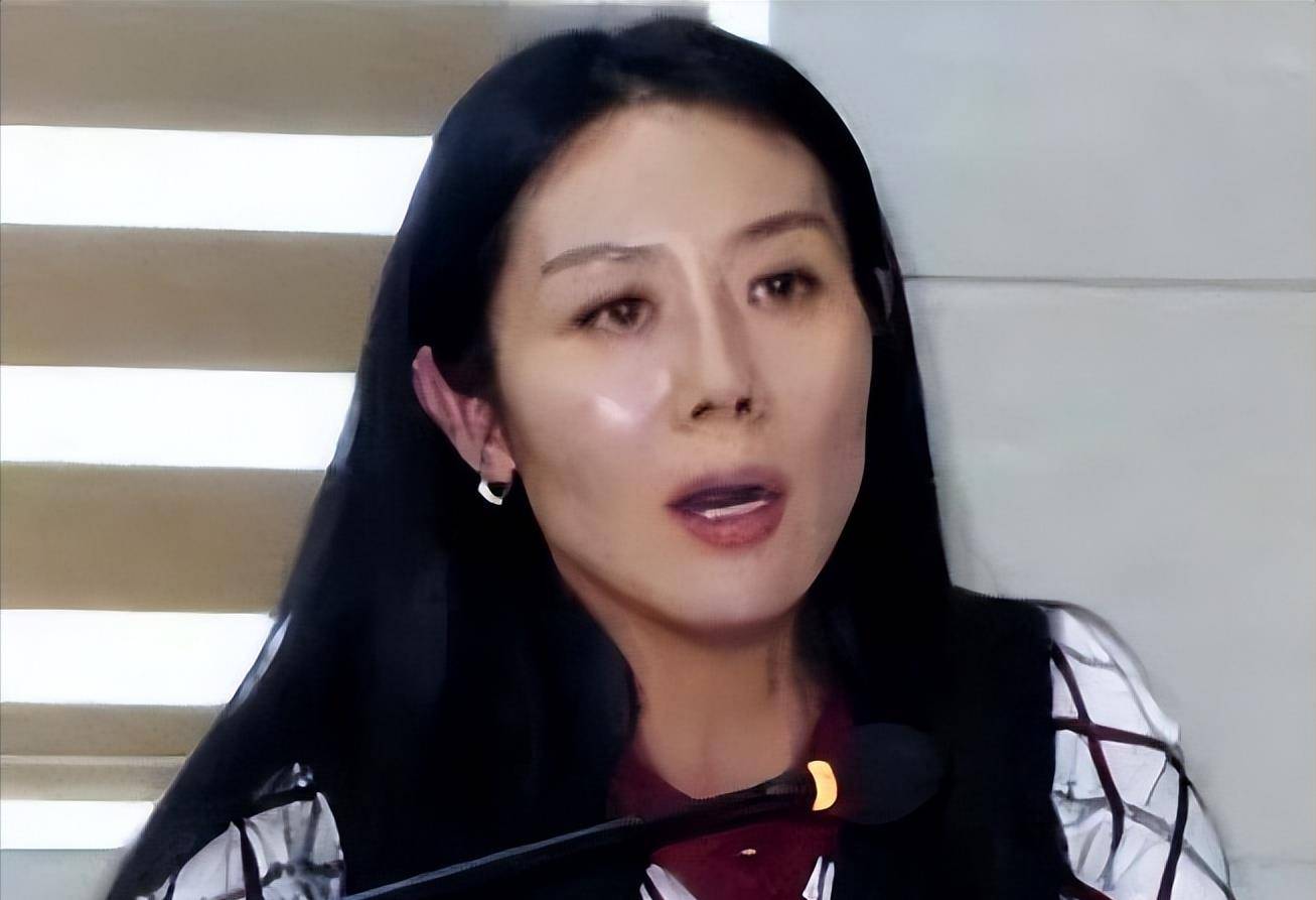 18年"美女贪官"姜保红落马,和40多名官员有染,被控收1439万_暧昧关系