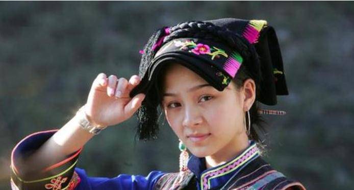 35岁"天仙妹妹"尔玛依娜,15年前因一组照片走红,如今怎么样了_娱乐