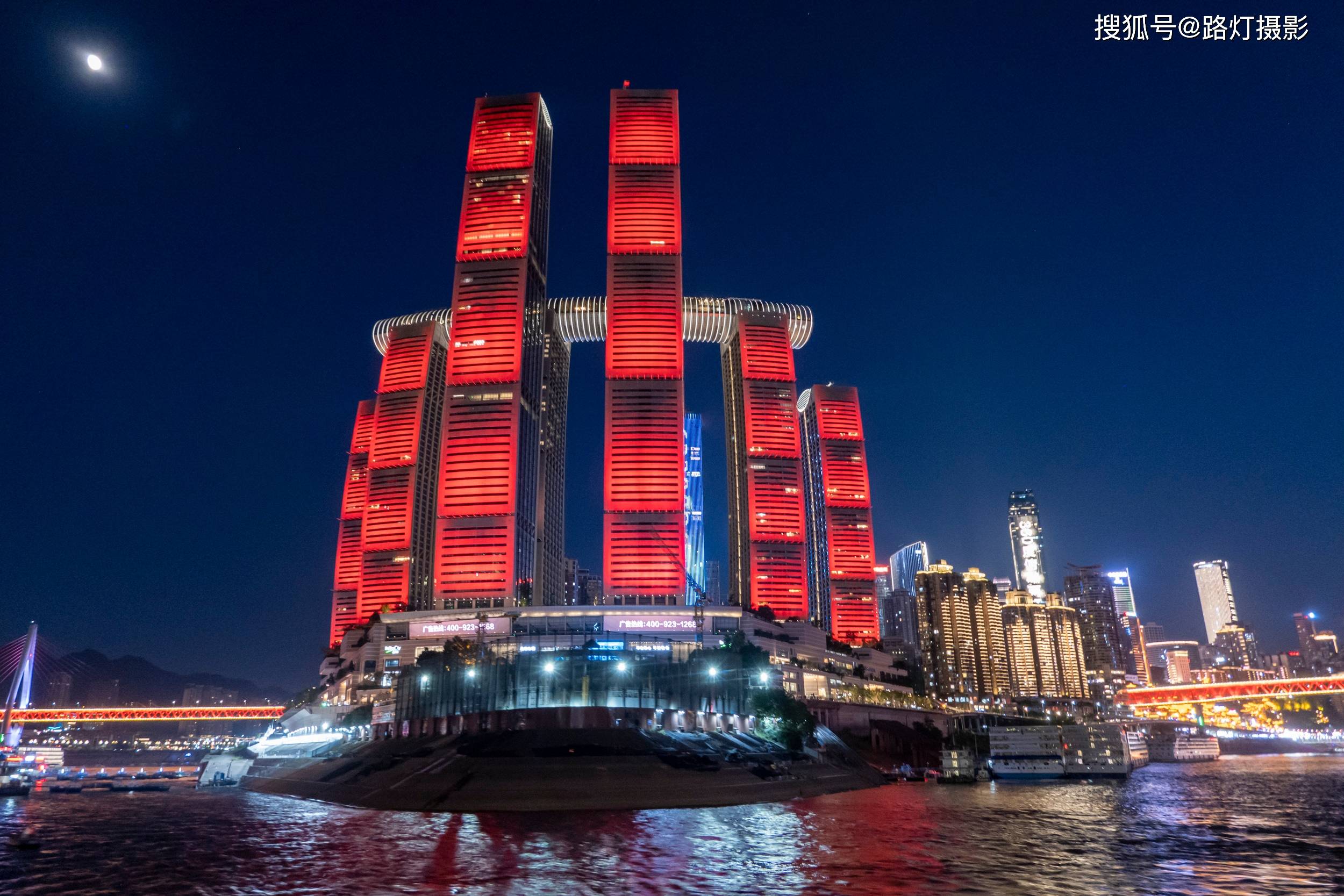 中国第一网红城市有多牛?"魔幻山城"颠覆认知,美得令人着迷