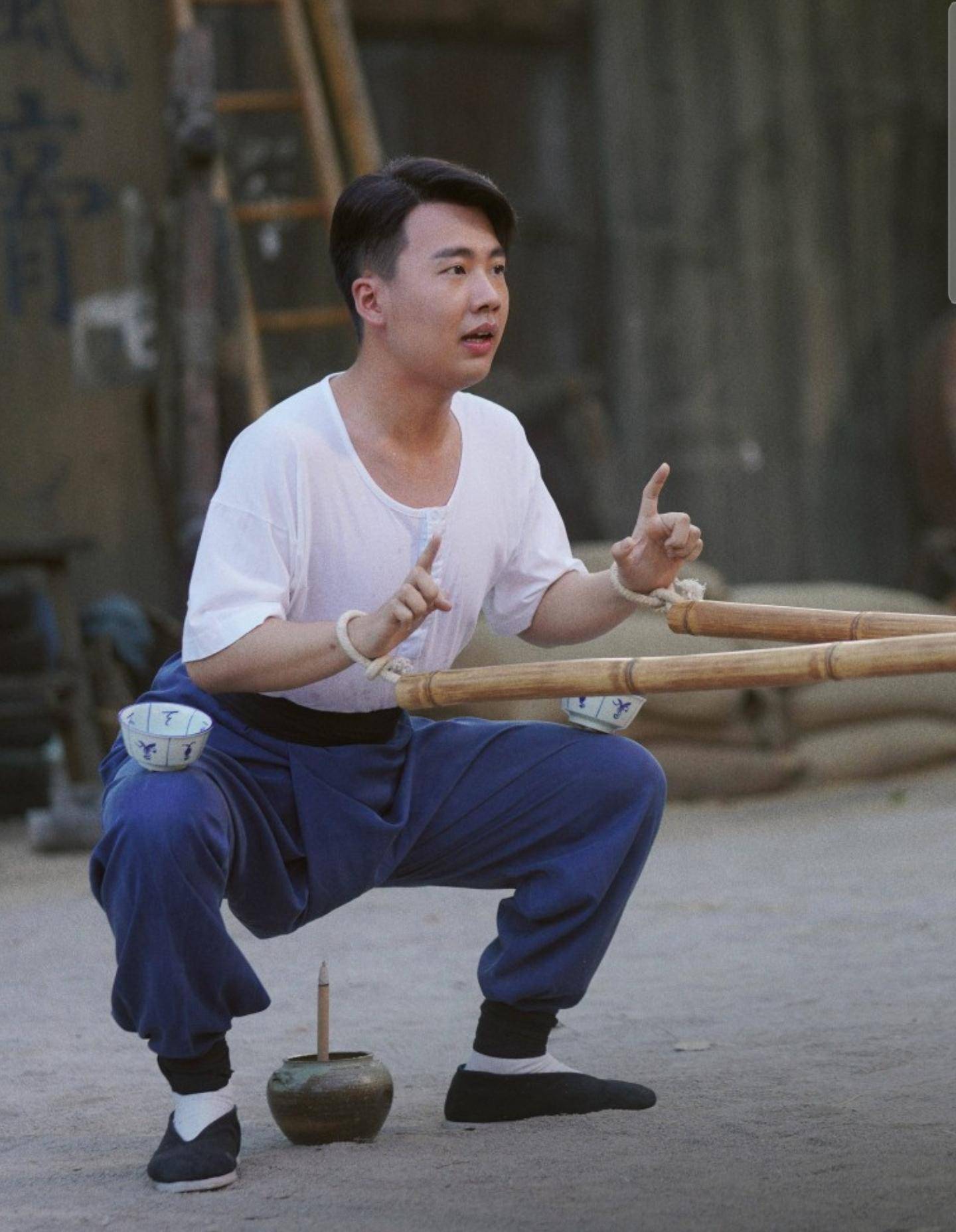刘昊存在剧中饰演成龙的女儿,德云社的相声演员郭麒麟饰演刘昊存的男