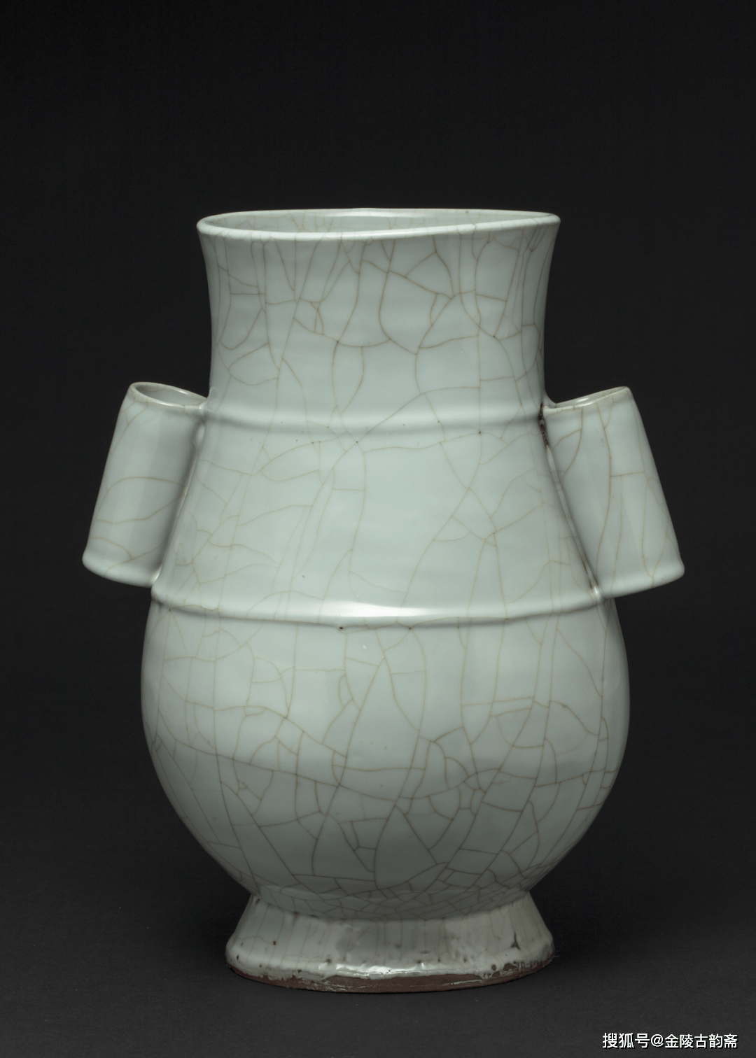 中国美術品、青瓷貫耳瓶、宋代官窑。美品貴重珍品。 中国美術品、青瓷貫耳瓶、宋代官窑。美品貴重珍品。 中国美術