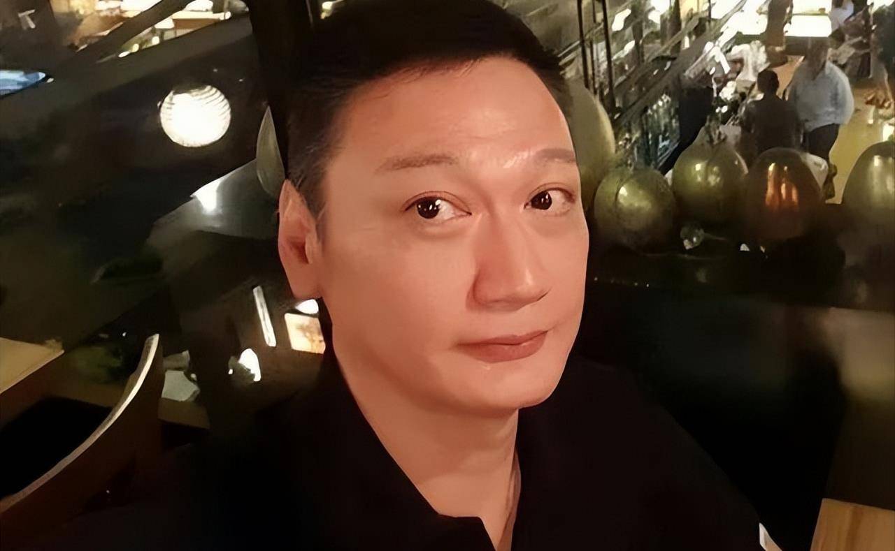 59岁港星爆tvb曾找他拍剧但没谈成,与女友拍拖15年感情稳定_陶大宇