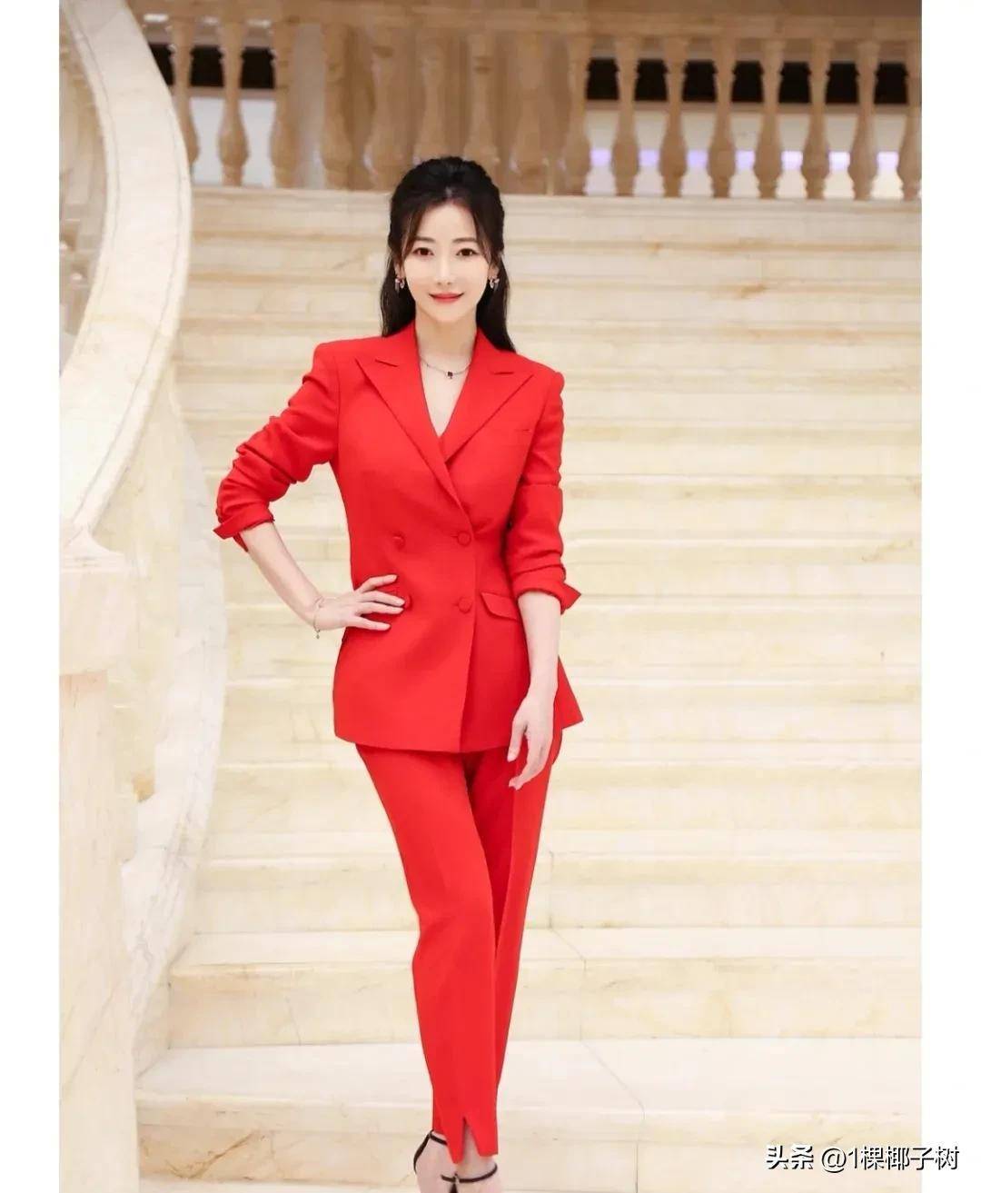 陈紫函和李小冉,这俩的抗老能力谁不服?_五官_镜头_因为