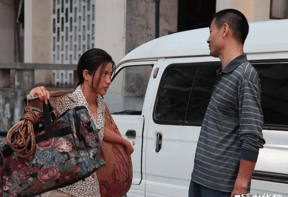 假如当时李宝莉对婆婆,对搬家工人,乃至马学武温柔点,也许马学武有