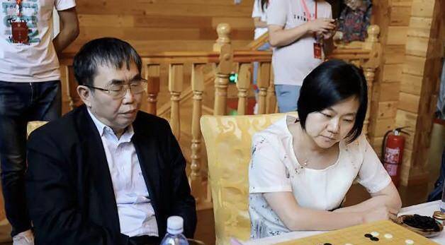 师从棋圣,二婚不顾反对嫁小8岁常昊,如今53岁的张璇现状如何?