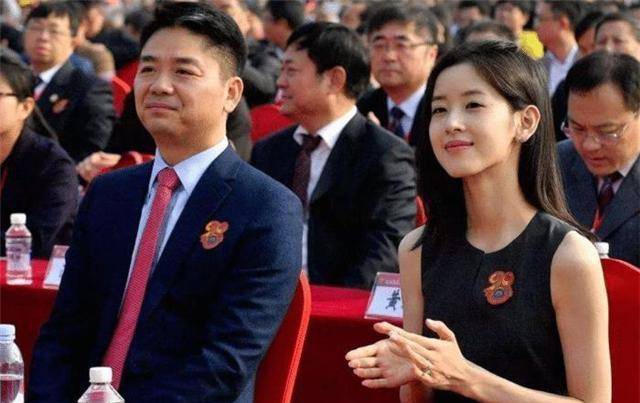 刘强东前妻龚晓京,“藏了”14年终于露面,连章泽天都自叹不如_奶茶_儿子_感情