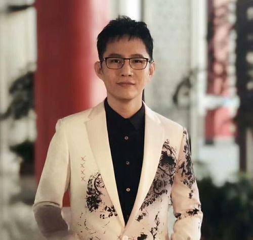 草根歌手石头:贫苦出身曾被丈母娘嫌弃,如今身价不菲幸福美满_音乐